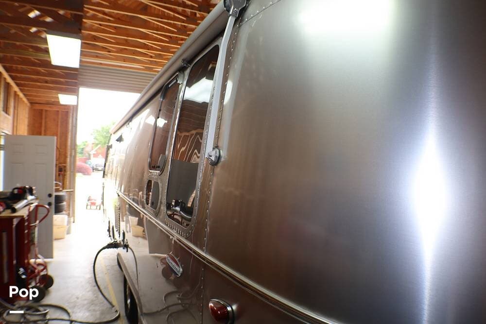 Used 2017 Airstream International Signature 28RB available in Kathleen, Georgia