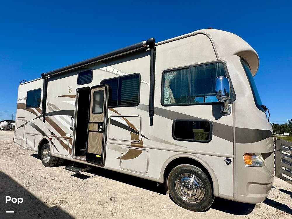 2014 Thor Motor Coach A.C.E. 29.2 - Used Class A For Sale by Pop RVs in Longs, South Carolina features Leveling Jacks, Generator, Slideout, Awning, Air Conditioning
