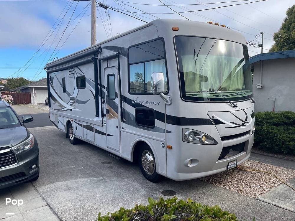 2014 Thor Motor Coach Hurricane 27K - Used Class A For Sale by Pop RVs in San Francisco, California features Slideout
