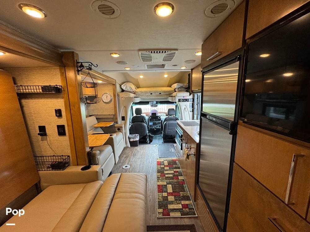 2020 Tiffin Wayfarer 25RW - Used Class C For Sale by Pop RVs in Montgomery, Alabama features Generator, Slideout, Awning, Air Conditioning