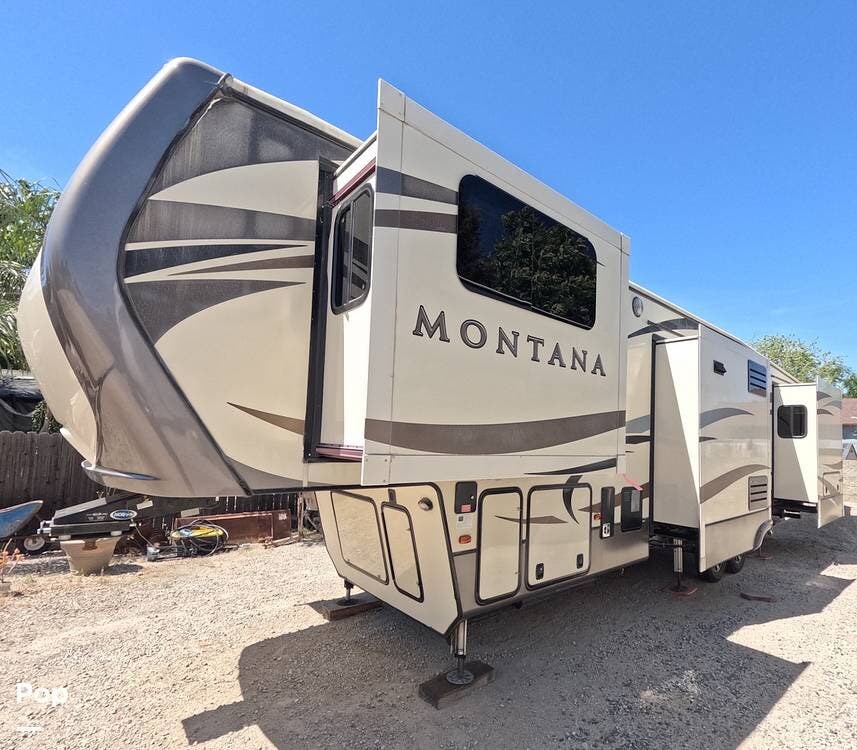 Used 2018 Keystone Montana 3730FL available in Simi Valley, California