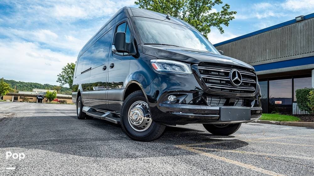 New 2025 Midwest Midwest Automotive Designs Executive Shuttle available in Fenton, Missouri