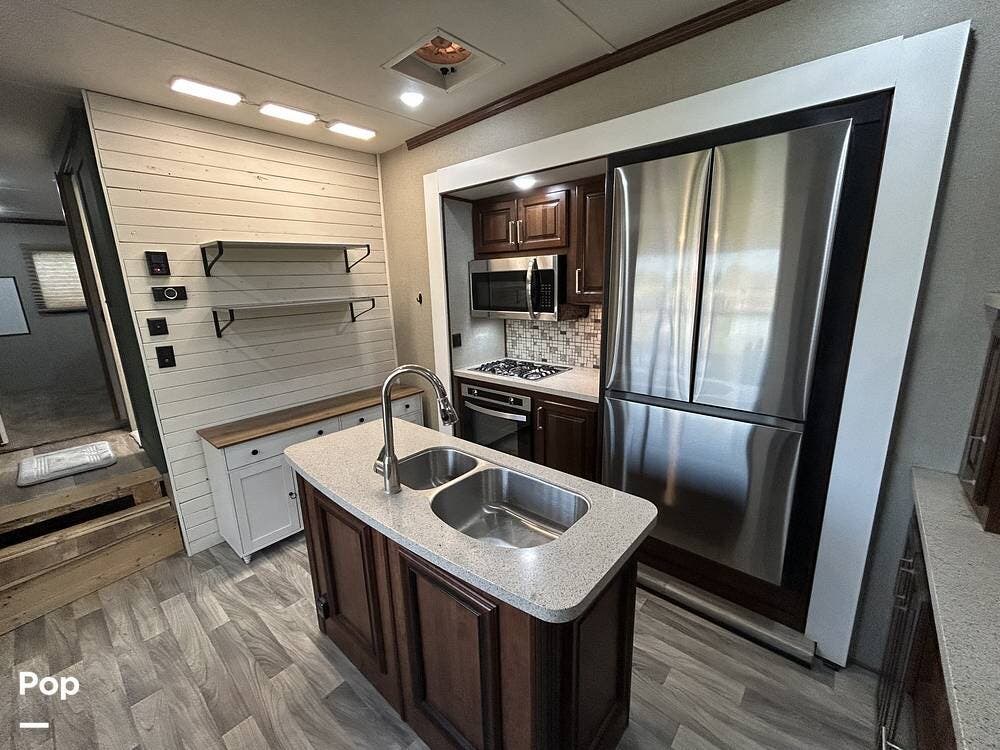 2017 Keystone Alpine 3660FL - Used Fifth Wheel For Sale by Pop RVs in Maypearl, Texas features Awning, Air Conditioning, Slideout, Leveling Jacks