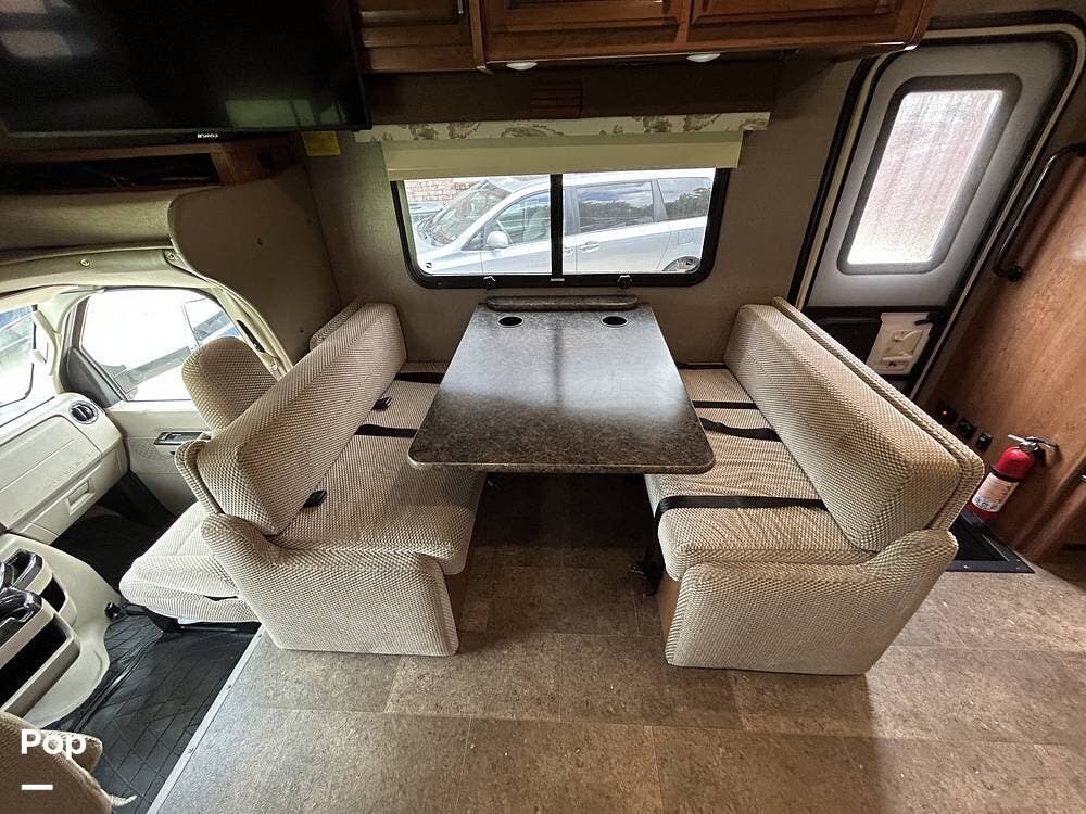 2018 Holiday Rambler Vesta 30D - Used Class C For Sale by Pop RVs in Southlake, Texas features Leveling Jacks, Air Conditioning, Awning, Slideout, Generator