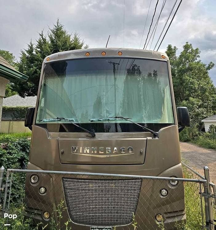 2015 Winnebago Vista 27N - Used Class A For Sale by Pop RVs in Colorado Springs, Colorado features Slideout, Leveling Jacks, Air Conditioning, Generator, Awning