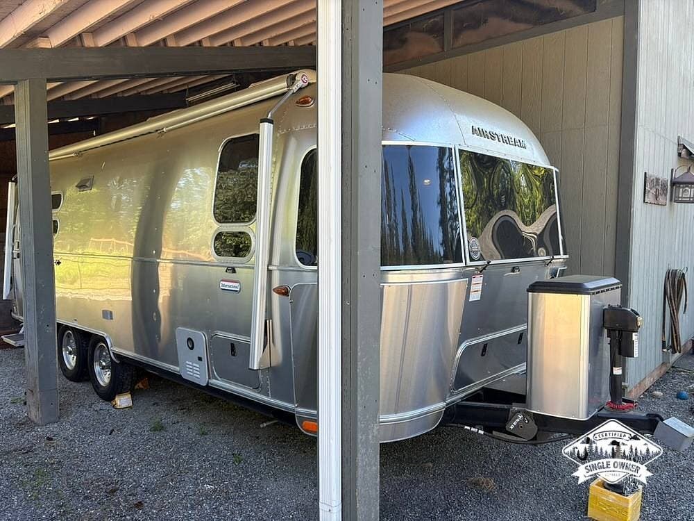2021 Airstream International 25FB Twin Rear Hatch - Used Travel Trailer For Sale by Pop RVs in Enumclaw, Washington features Air Conditioning, Awning, Leveling Jacks