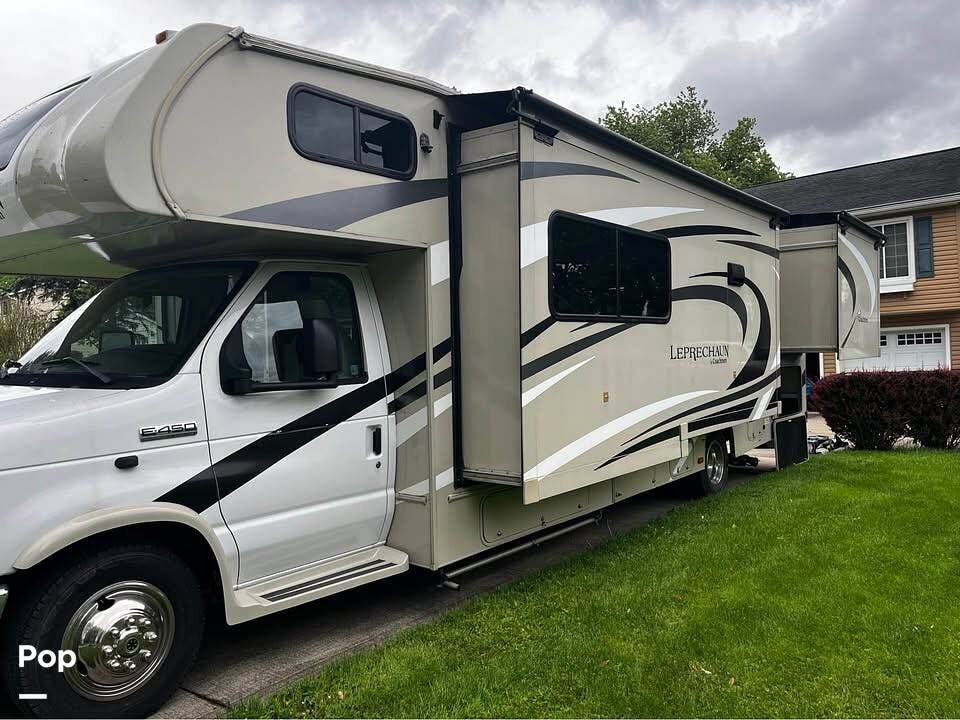 2020 Coachmen Leprechaun 311FS - Used Class C For Sale by Pop RVs in Macedonia, Ohio features Slideout