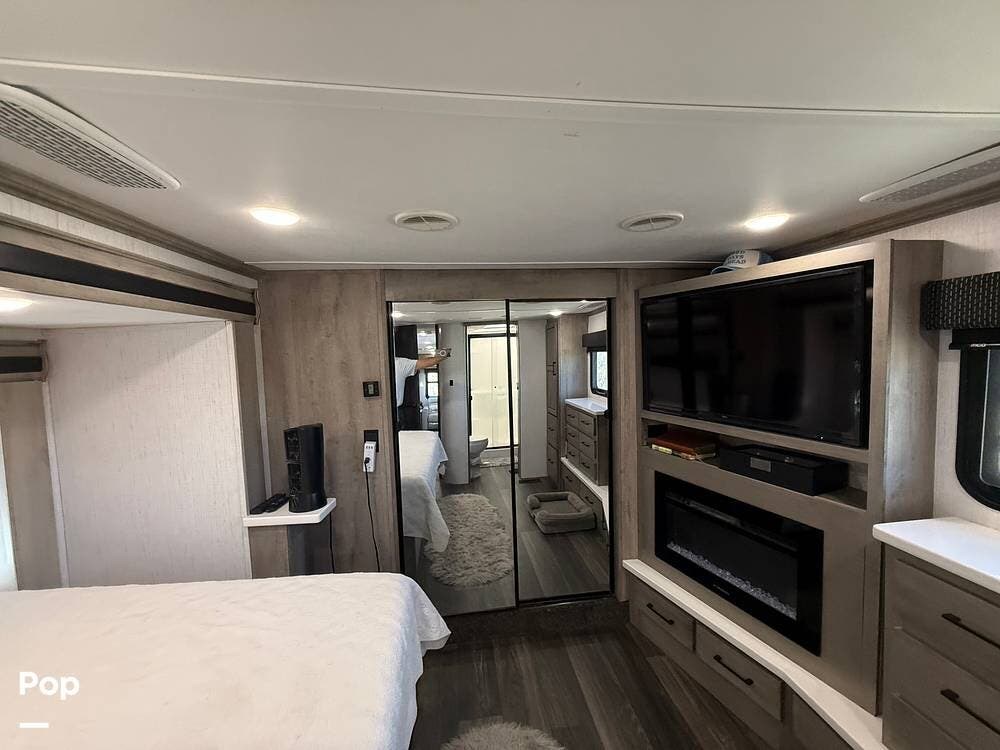 2022 Heartland Big Country 3560SS - Used Fifth Wheel For Sale by Pop RVs in Tucson, Arizona features Leveling Jacks, Slideout, Awning, Air Conditioning