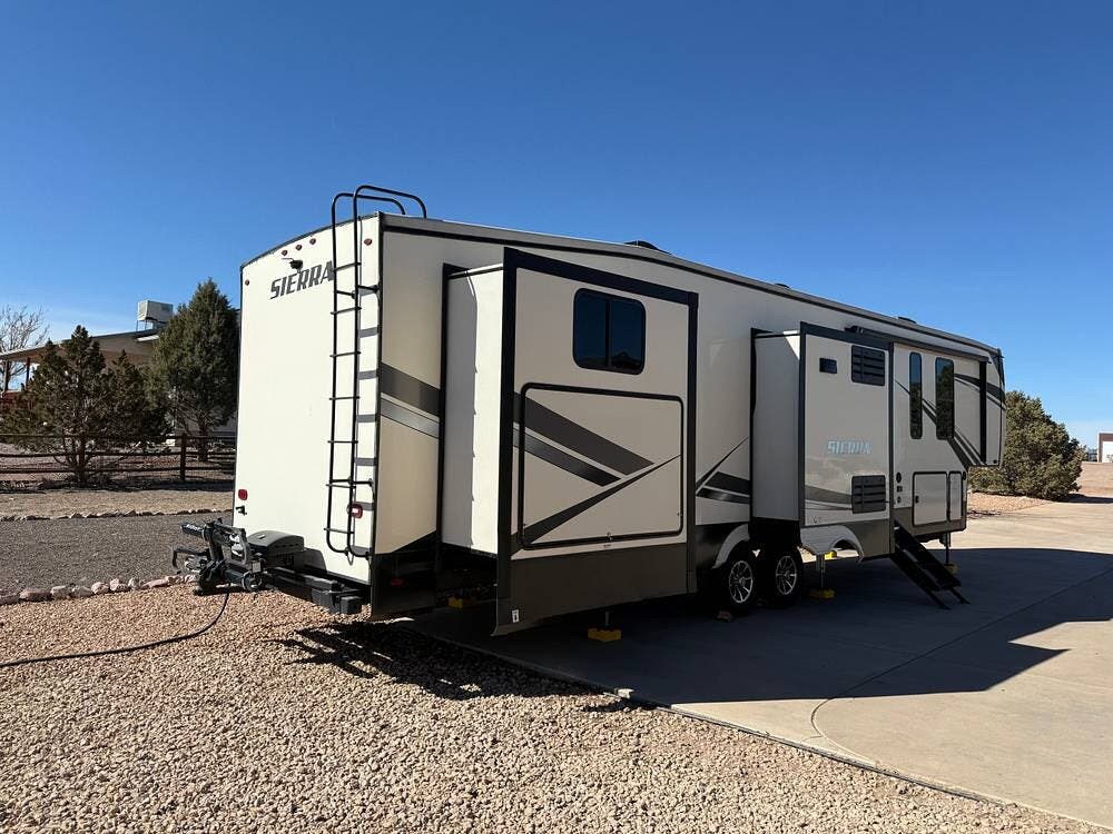 2021 Forest River Sierra 384QBOK - Used Fifth Wheel For Sale by Pop RVs in Pueblo, Colorado features Leveling Jacks, Slideout, Awning, Air Conditioning