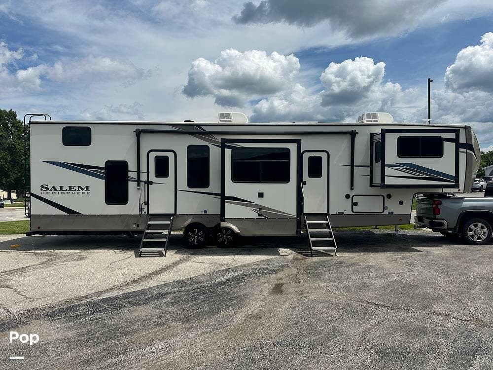 2023 Forest River Salem Hemisphere 378FL - Used Fifth Wheel For Sale by Pop RVs in Raymore, Missouri features Slideout, Leveling Jacks, Awning, Air Conditioning
