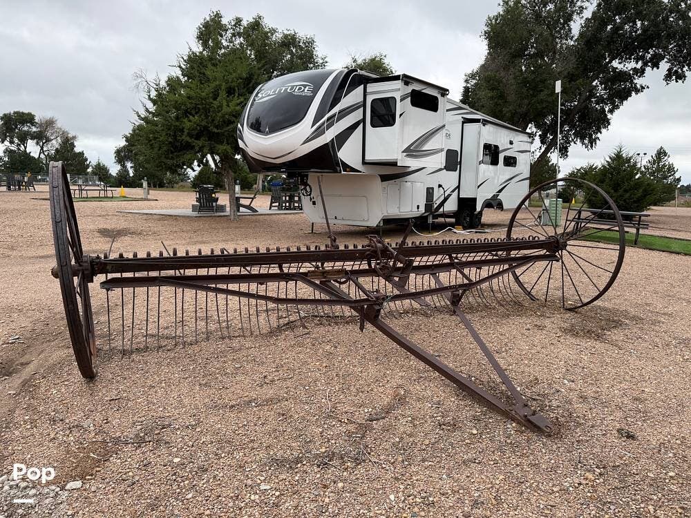 2023 Grand Design Solitude 345GK - Used Fifth Wheel For Sale by Pop RVs in Leander, Texas features Slideout