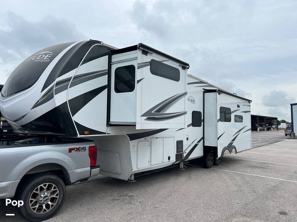 2023 Grand Design Solitude 345GK - Used Fifth Wheel For Sale by Pop RVs in Leander, Texas features Slideout, Awning, Leveling Jacks, Air Conditioning