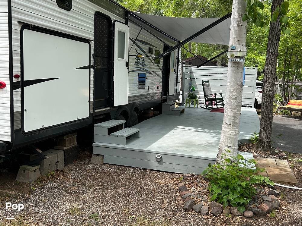 2018 Jayco Jay Flight 324BDS SLX Series - Used Travel Trailer For Sale by Pop RVs in Solon Springs, Wisconsin features Slideout