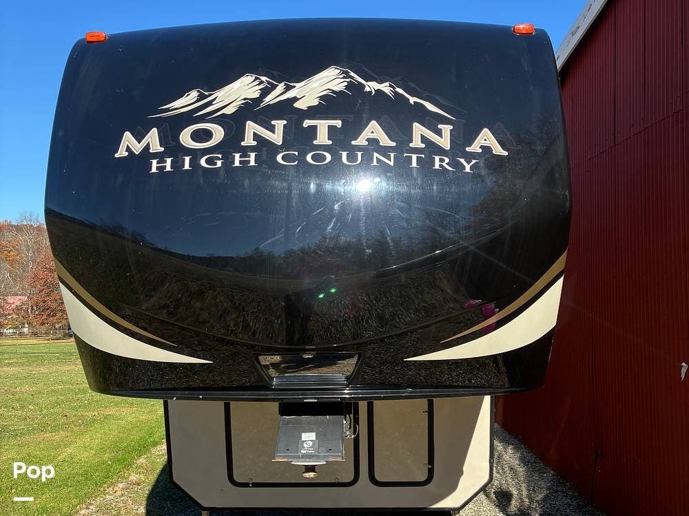 2017 Keystone Montana High Country 370BR - Used Fifth Wheel For Sale by Pop RVs in Stockton, New Jersey features Slideout, Leveling Jacks, Awning, Air Conditioning
