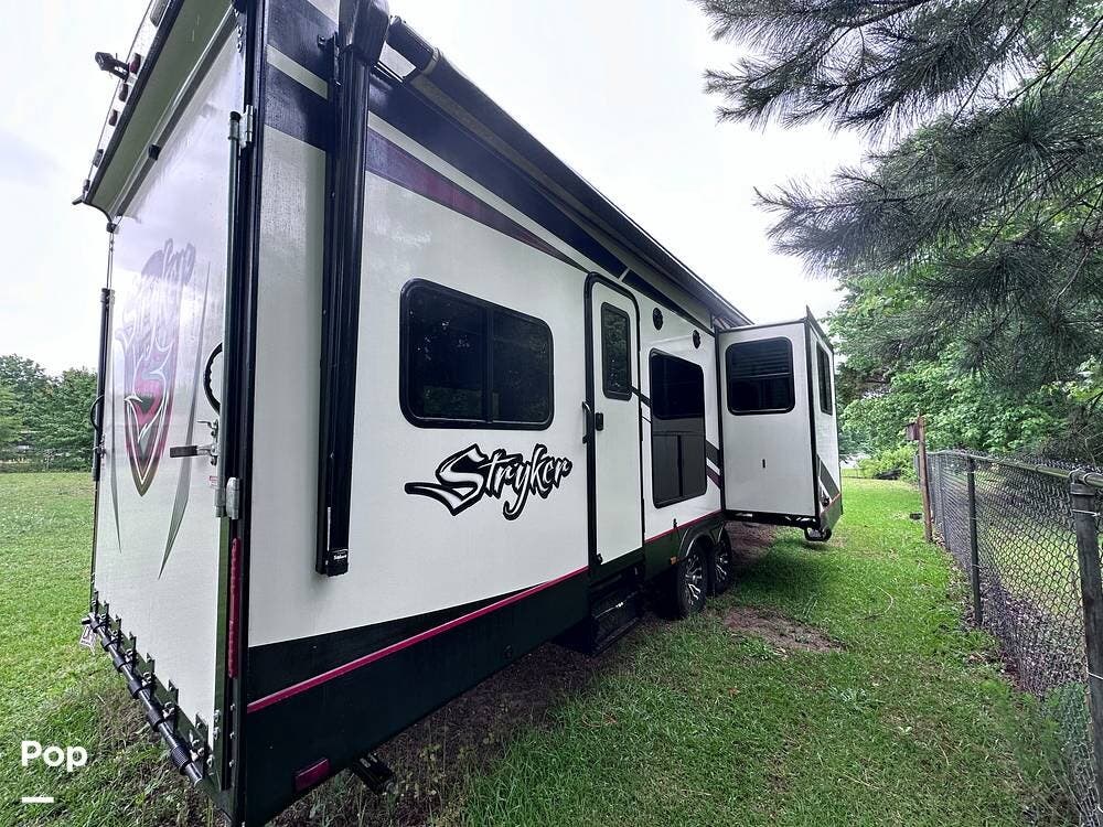 2019 Cruiser RV Stryker ST3214 - Used Toy Hauler For Sale by Pop RVs in Clayton, North Carolina features Leveling Jacks, Slideout, Air Conditioning