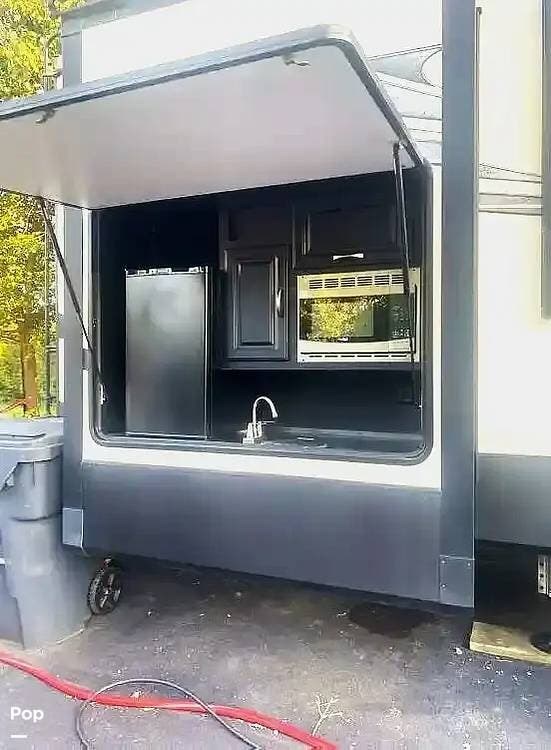 2018 Forest River Sierra 38FKOK - Used Fifth Wheel For Sale by Pop RVs in Brandenburg, Kentucky features Leveling Jacks, Slideout, Air Conditioning, Awning