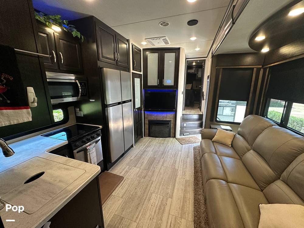 2017 Grand Design Momentum 328M - Used Toy Hauler For Sale by Pop RVs in Cedar Hill, Missouri features Air Conditioning, Slideout, Leveling Jacks, Generator, Awning