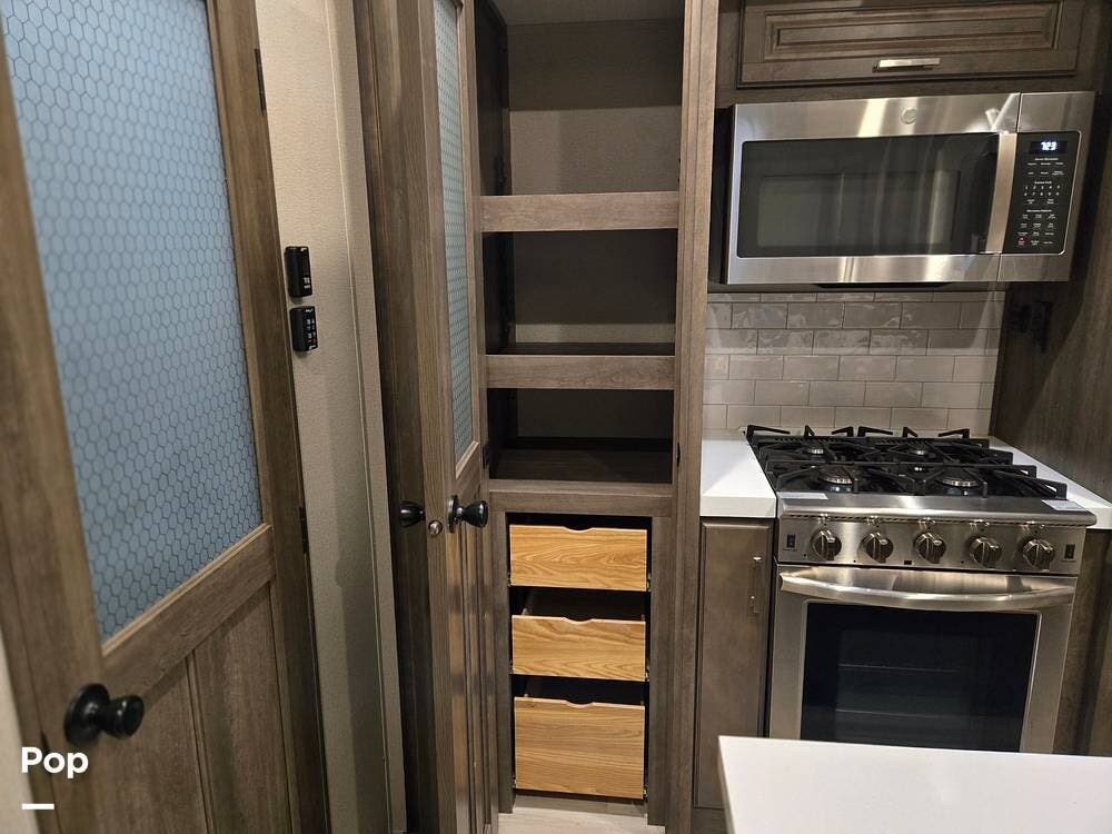 2021 Grand Design Solitude 38FLR - Used Fifth Wheel For Sale by Pop RVs in Irvington, Alabama features Awning, Air Conditioning, Slideout