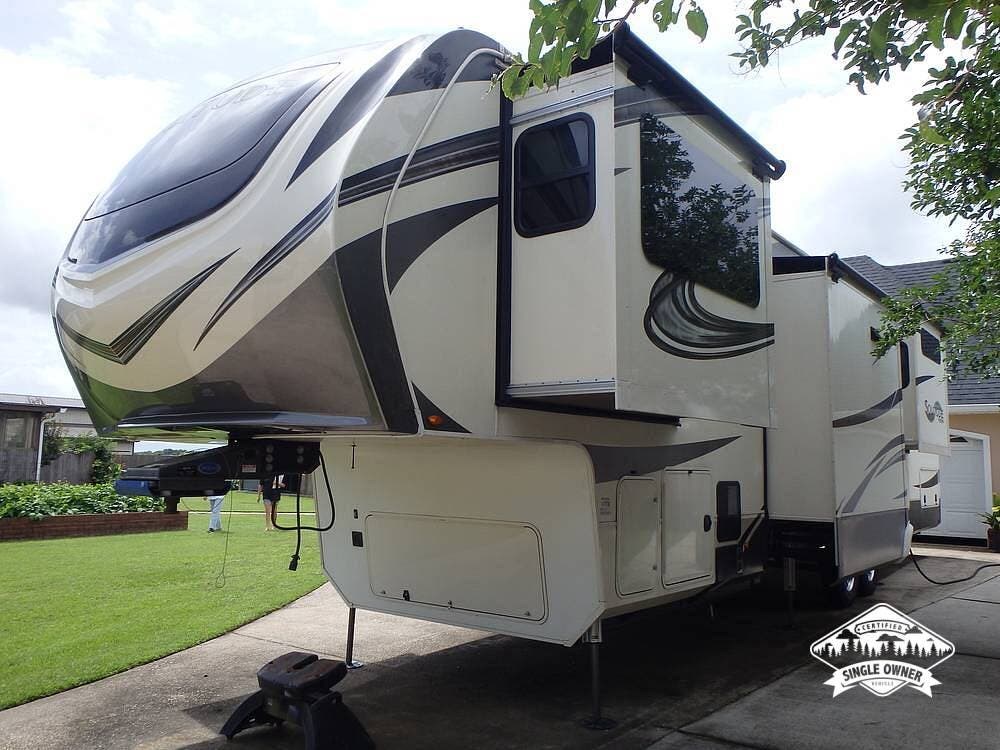 2021 Grand Design Solitude 380FL-R - Used Fifth Wheel For Sale by Pop RVs in Irvington, Alabama features Air Conditioning, Slideout, Awning, Leveling Jacks