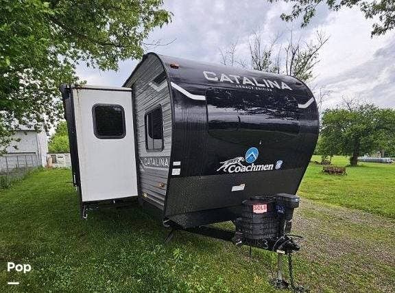 2024 Coachmen Catalina Legacy 283 FEDS - Used Travel Trailer For Sale by Pop RVs in Dayton, Ohio features Slideout