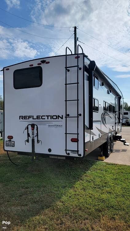 2021 Grand Design Reflection 28BH - Used Fifth Wheel For Sale by Pop RVs in Conroe, Texas features Awning, Slideout, Air Conditioning