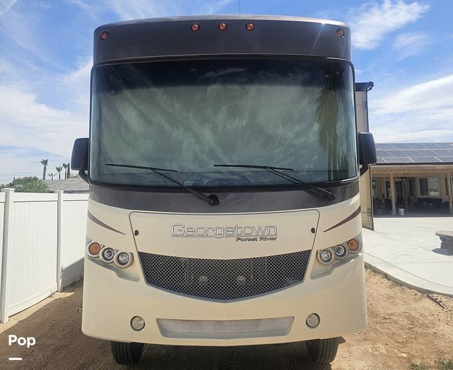 2017 Forest River Georgetown 364TS - Used Class A For Sale by Pop RVs in Hesperia, California features Leveling Jacks, Generator, Air Conditioning, Awning, Slideout