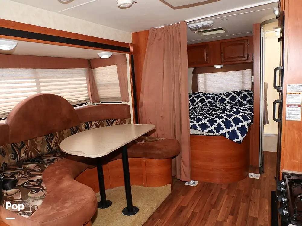 2011 Freelander 2100CB by Coachmen from Pop RVs in Peachtree City, Georgia