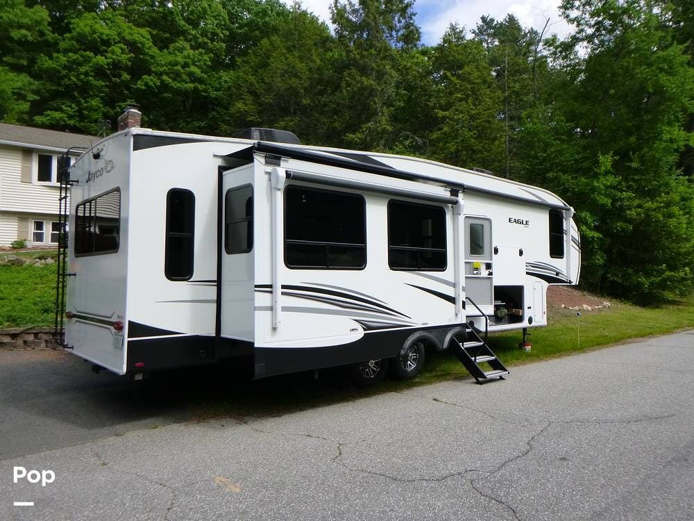 2021 Jayco Eagle 321RSTS - Used Fifth Wheel For Sale by Pop RVs in Merrimack, New Hampshire features Awning, Slideout, Leveling Jacks, Air Conditioning