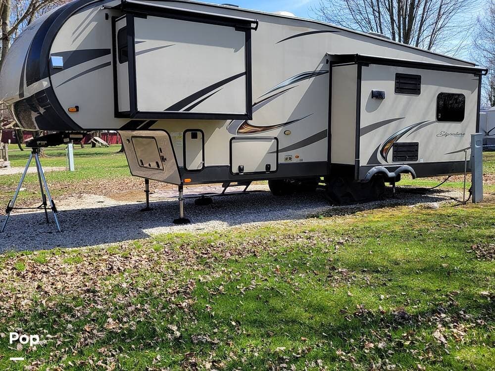 2019 Rockwood Signature 8299BS - Used Fifth Wheel For Sale by Pop RVs in Beaver, Pennsylvania features Leveling Jacks, Awning, Slideout, Air Conditioning