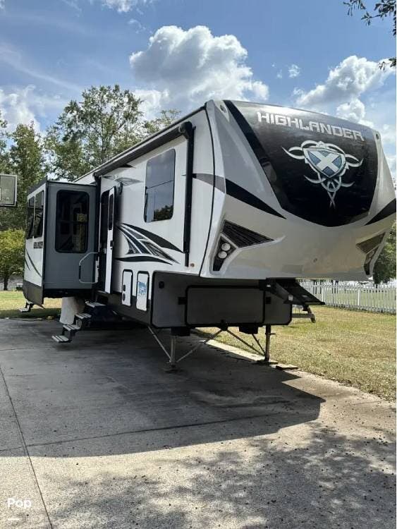 2019 Highland Ridge Highlander HF350H - Used Toy Hauler For Sale by Pop RVs in Beech Island, South Carolina features Slideout, Awning, Generator, Air Conditioning