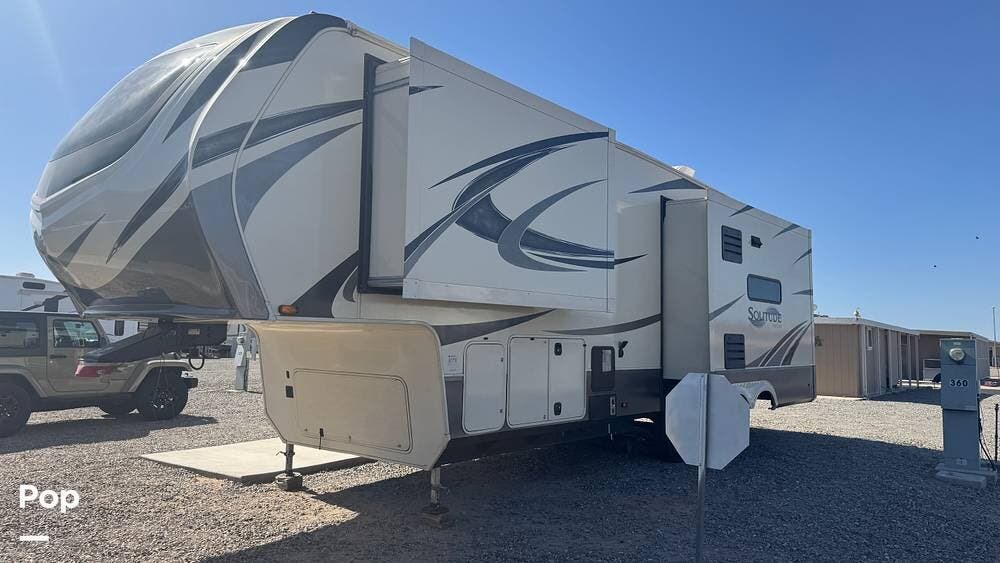 2020 Grand Design Solitude S-Class 2930RL - Used Fifth Wheel For Sale by Pop RVs in Yuma, Arizona features Leveling Jacks, Slideout, Air Conditioning, Awning