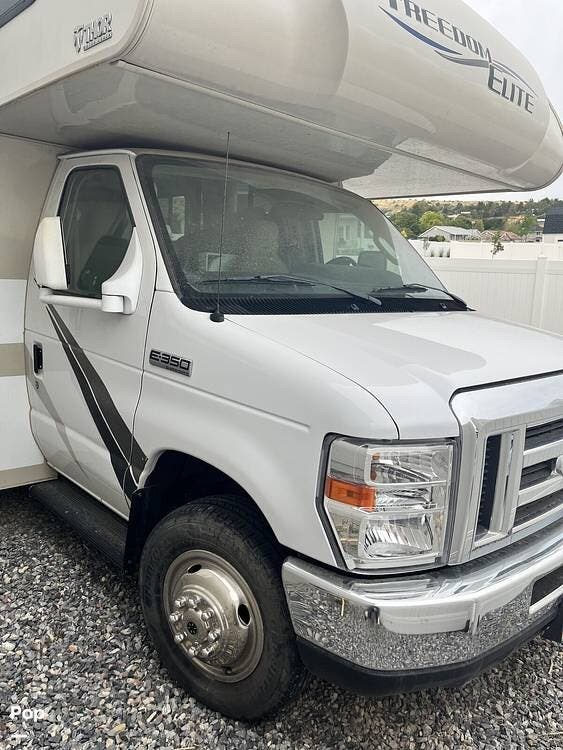 2018 Thor Motor Coach Freedom Elite 26HE - Used Class C For Sale by Pop RVs in Payson, Utah features Slideout