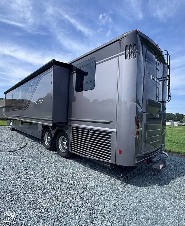 2019 Winnebago Horizon 42Q - Used Diesel Pusher For Sale by Pop RVs in Indian Trail, North Carolina features Air Conditioning, Awning, Generator, Leveling Jacks, Slideout