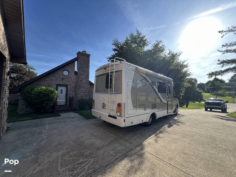 2014 Unity U24MB by Leisure Travel from Pop RVs in Georgetown, Indiana