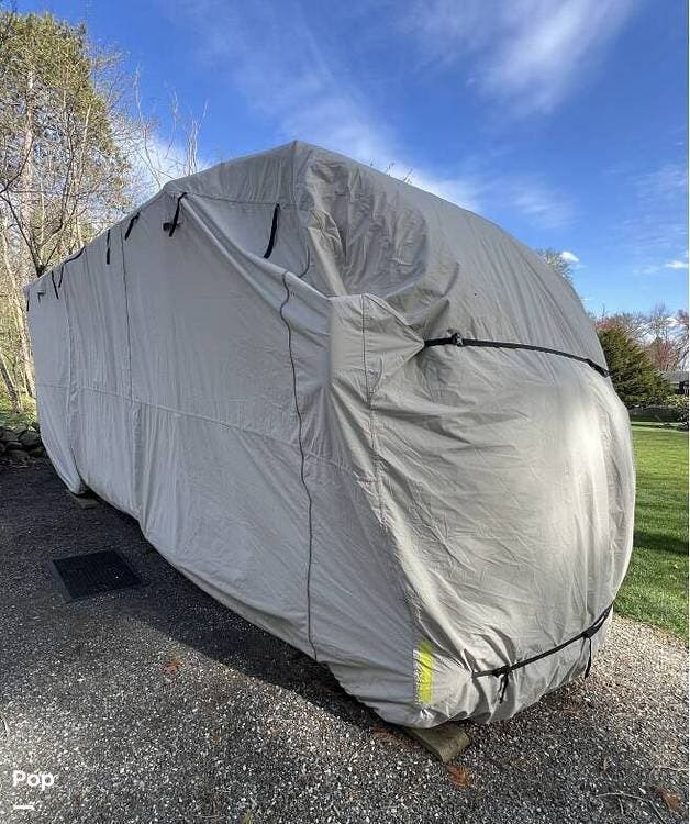 2017 Vegas 25.2 by Thor Motor Coach from Pop RVs in Holliston, Massachusetts