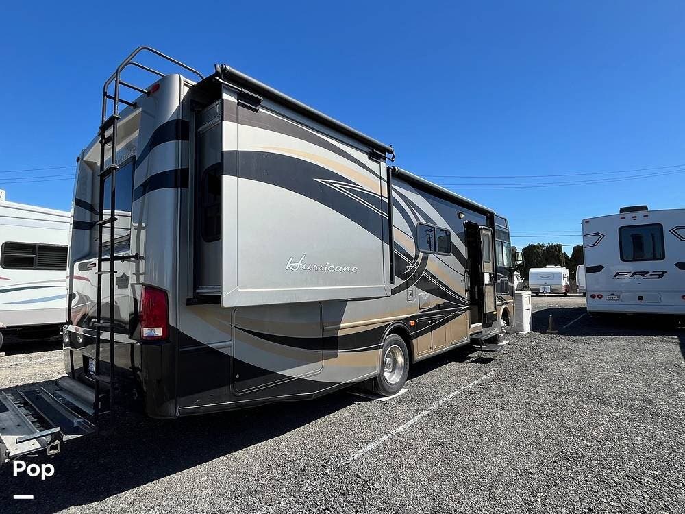2012 Hurricane 29X by Thor Motor Coach from Pop RVs in Seal Beach, California