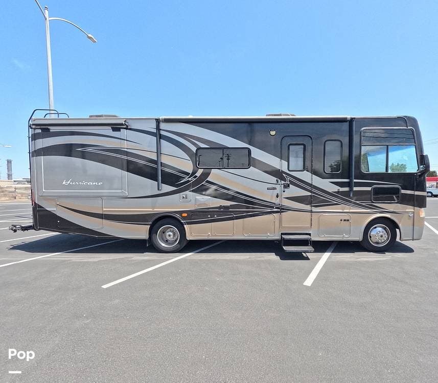 2012 Hurricane 29X by Thor Motor Coach from Pop RVs in Seal Beach, California