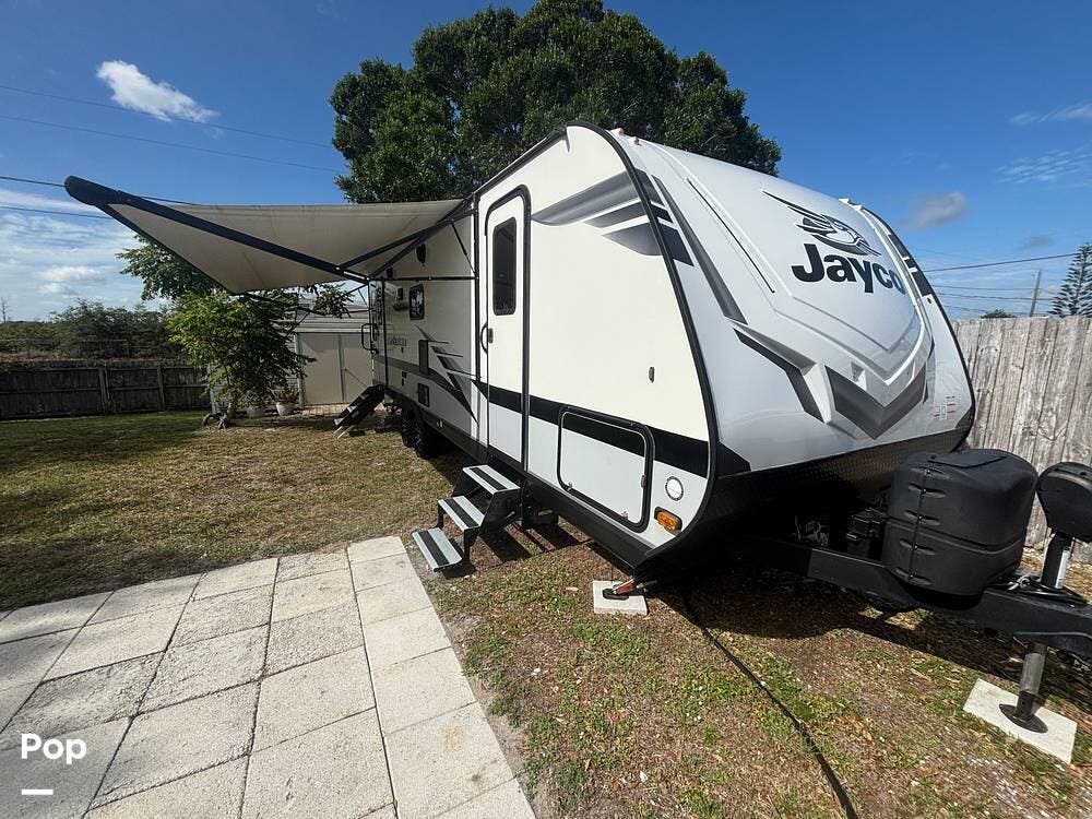 2023 Jayco Jay Feather 26RL - Used Travel Trailer For Sale by Pop RVs in Palm Bay, Florida features Air Conditioning, Awning, Slideout