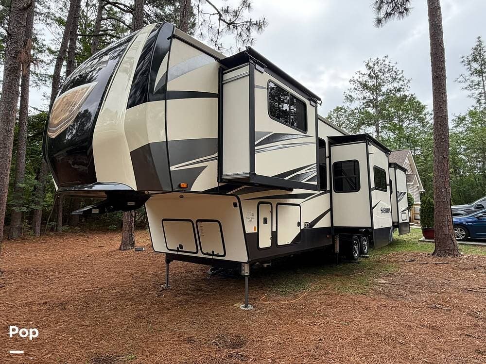 2020 Forest River Sierra 38FKOK - Used Fifth Wheel For Sale by Pop RVs in West Columbia, South Carolina features Slideout, Leveling Jacks, Air Conditioning