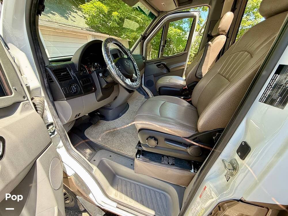 2017 Navion 24J by Winnebago from Pop RVs in Great Neck, New York