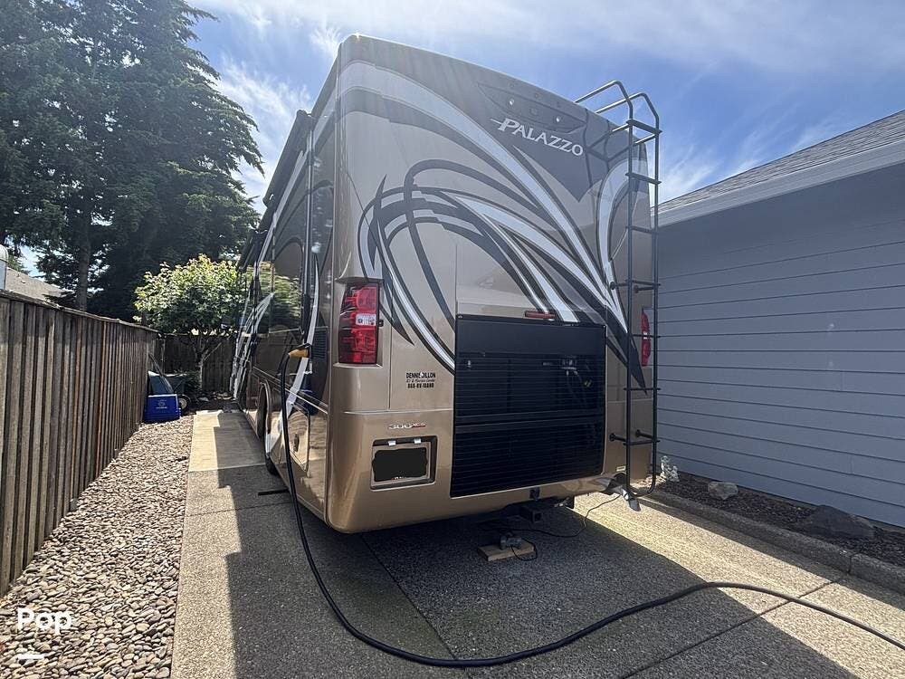 2017 Palazzo 33.4 by Thor Motor Coach from Pop RVs in Oregon City, Oregon