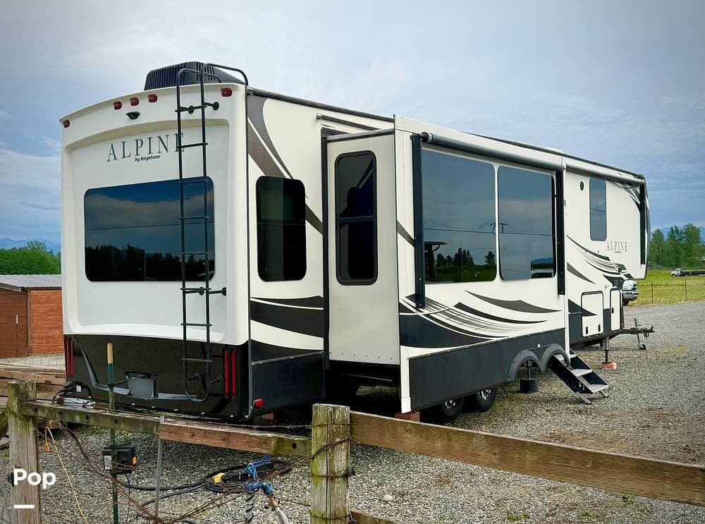 2018 Alpine 3651RL by Keystone from Pop RVs in Enumclaw, Washington