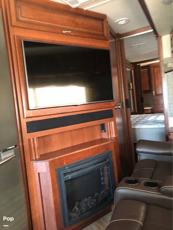 2016 Holiday Rambler Vacationer 35DK - Used Class A For Sale by Pop RVs in Le Claire, Iowa features Slideout
