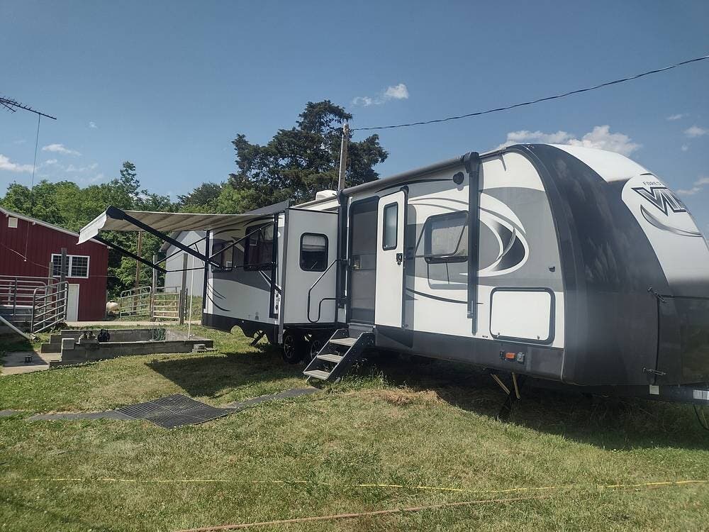 2018 Forest River Vibe 288RLS - Used Travel Trailer For Sale by Pop RVs in Greeneville, Tennessee features Awning, Leveling Jacks, Slideout, Air Conditioning