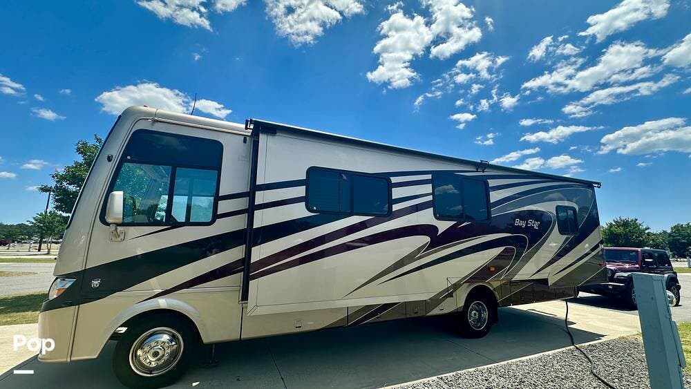 2014 Newmar Bay Star 3124 - Used Class A For Sale by Pop RVs in Supply, North Carolina features Slideout, Generator, Leveling Jacks, Awning, Air Conditioning