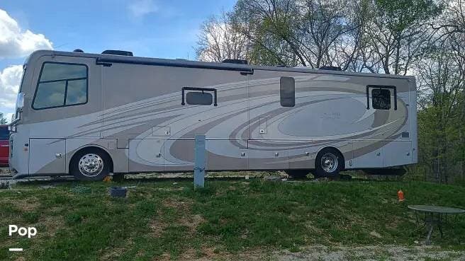 2017 Holiday Rambler Endeavor 40G - Used Diesel Pusher For Sale by Pop RVs in Candler, North Carolina features Awning, Generator, Slideout, Air Conditioning, Leveling Jacks