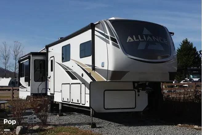 2021 Alliance RV Paradigm 390MP - Used Fifth Wheel For Sale by Pop RVs in Pisgah Forest, North Carolina features Air Conditioning, Awning, Leveling Jacks, Slideout, Generator
