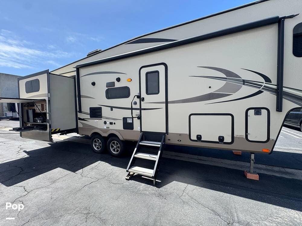 2018 Signature Ultra Lite 8301WS by Rockwood from Pop RVs in Huntington Beach, California