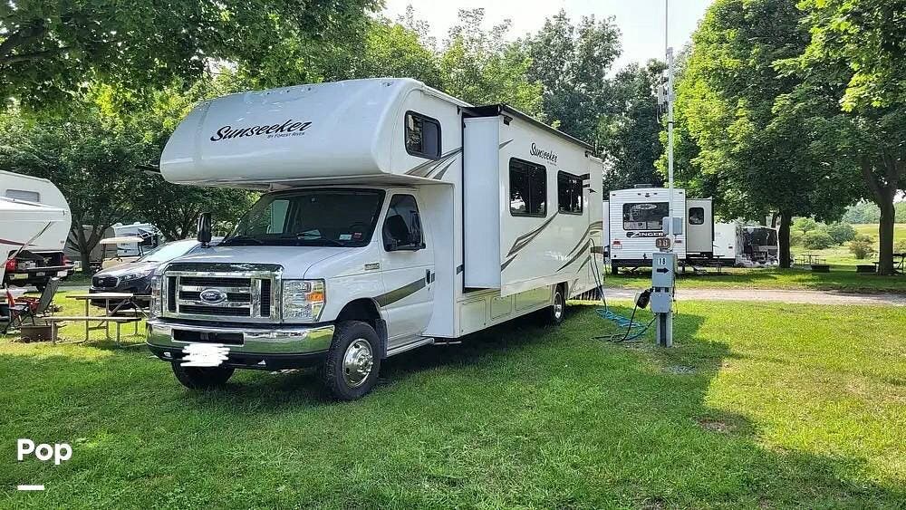 2017 Forest River Sunseeker 3010DS - Used Class C For Sale by Pop RVs in Webster, New York features Generator, Air Conditioning, Awning, Leveling Jacks, Slideout