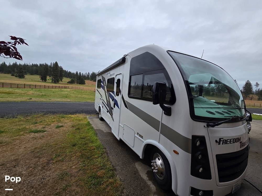 2026 Thor America Freedom Traveler A24 - Used Class A For Sale by Pop RVs in Chattaroy, Washington features Air Conditioning, Leveling Jacks, Generator, Awning, Slideout